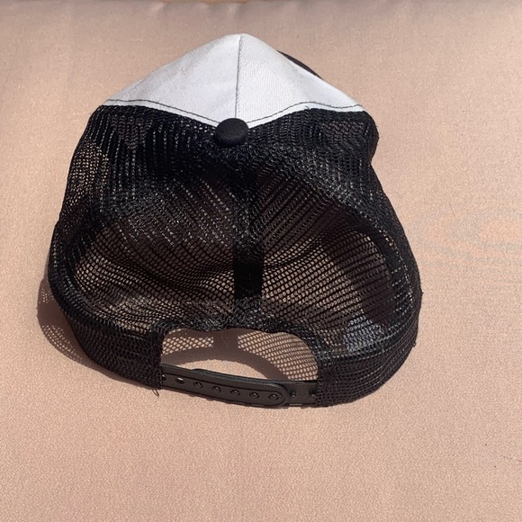 XO Hat (The Weeknd) - Picture 2 of 2